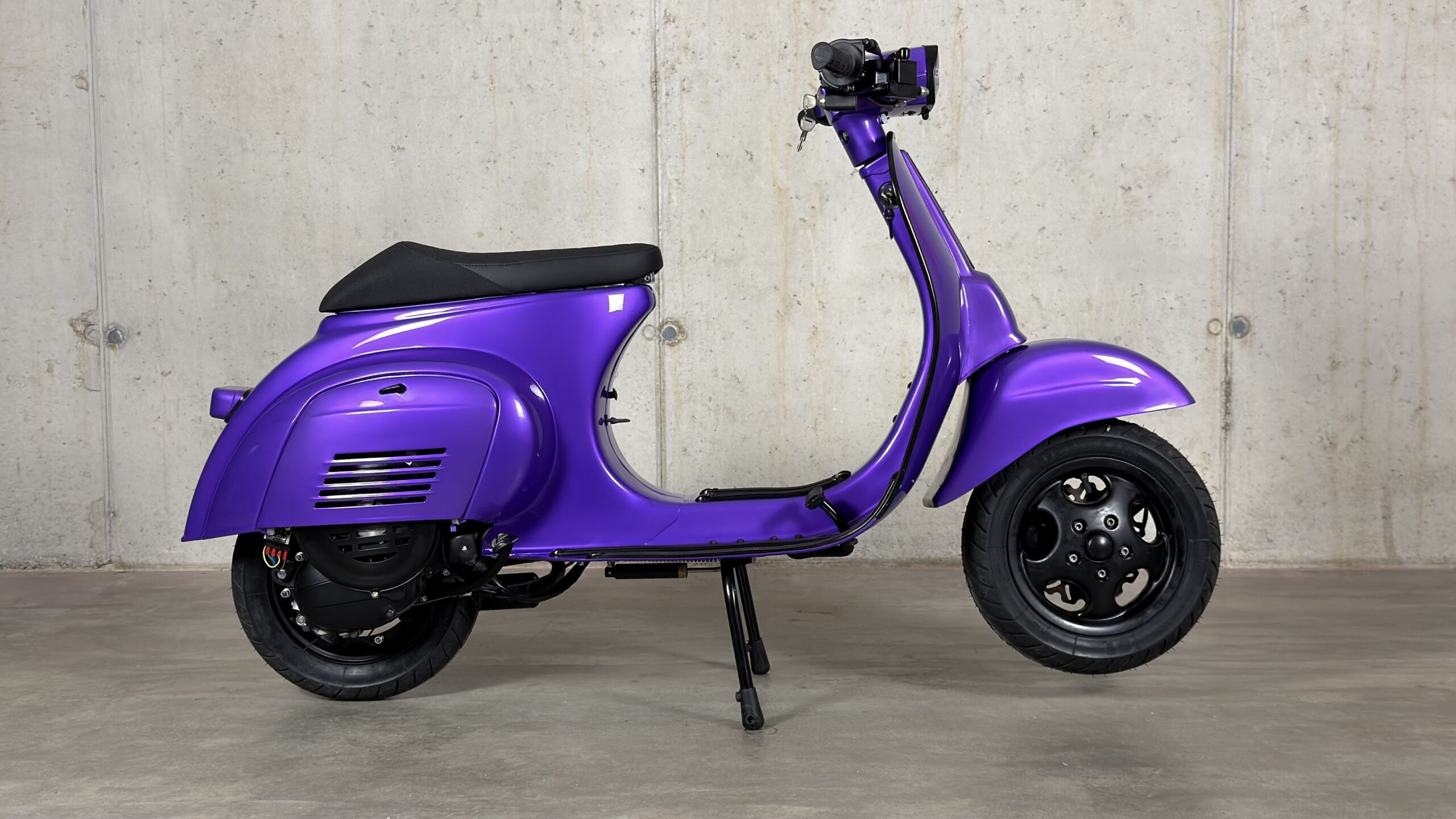 Vespa-Cristian-46-005-Vespa-V125-Viola-001