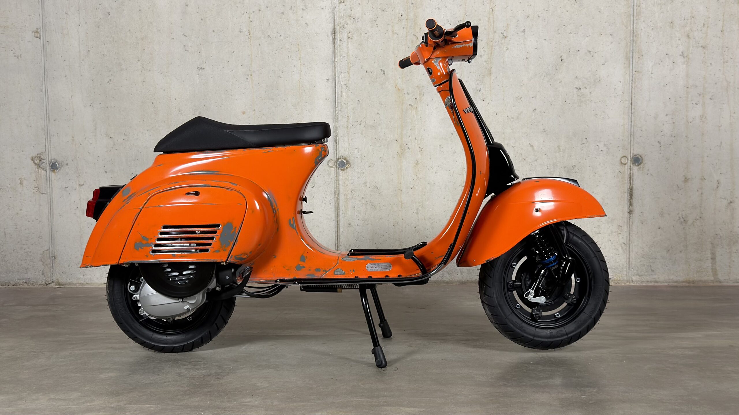 Vespa-Cristian-46-007-Vespa-Special-Arancia-001