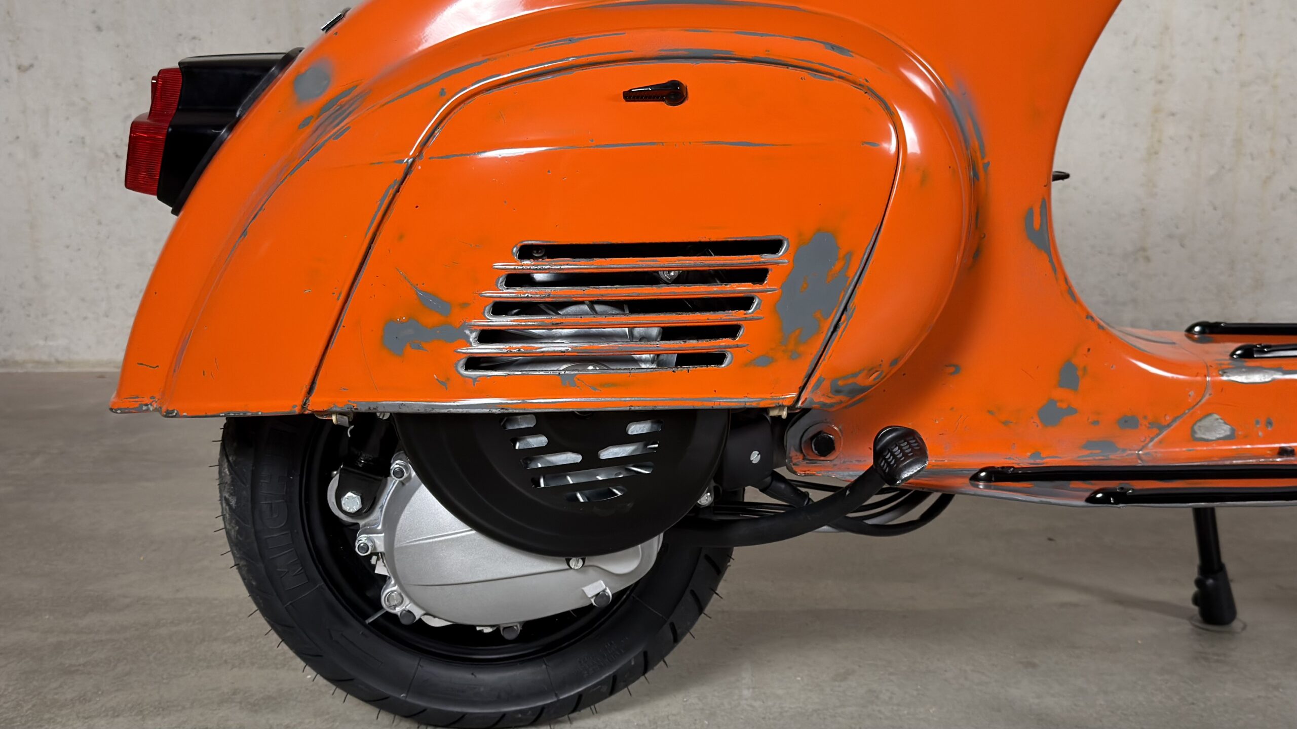 Vespa-Cristian-46-007-Vespa-Special-Arancia-002