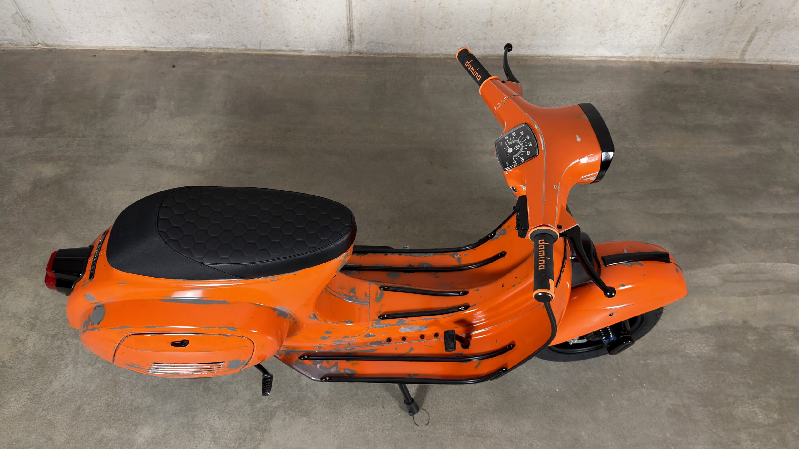 Vespa-Cristian-46-007-Vespa-Special-Arancia-004