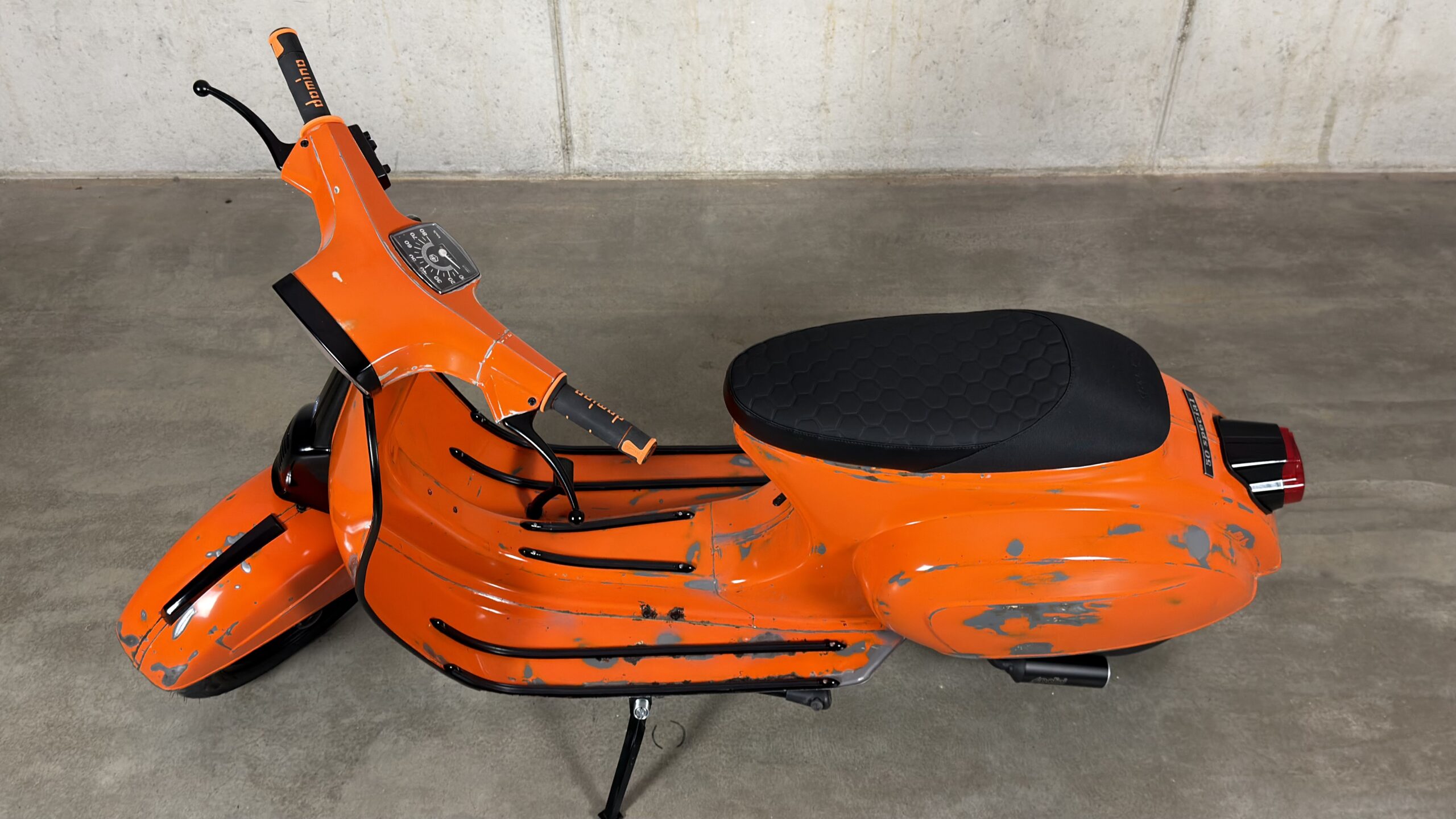 Vespa-Cristian-46-007-Vespa-Special-Arancia-011