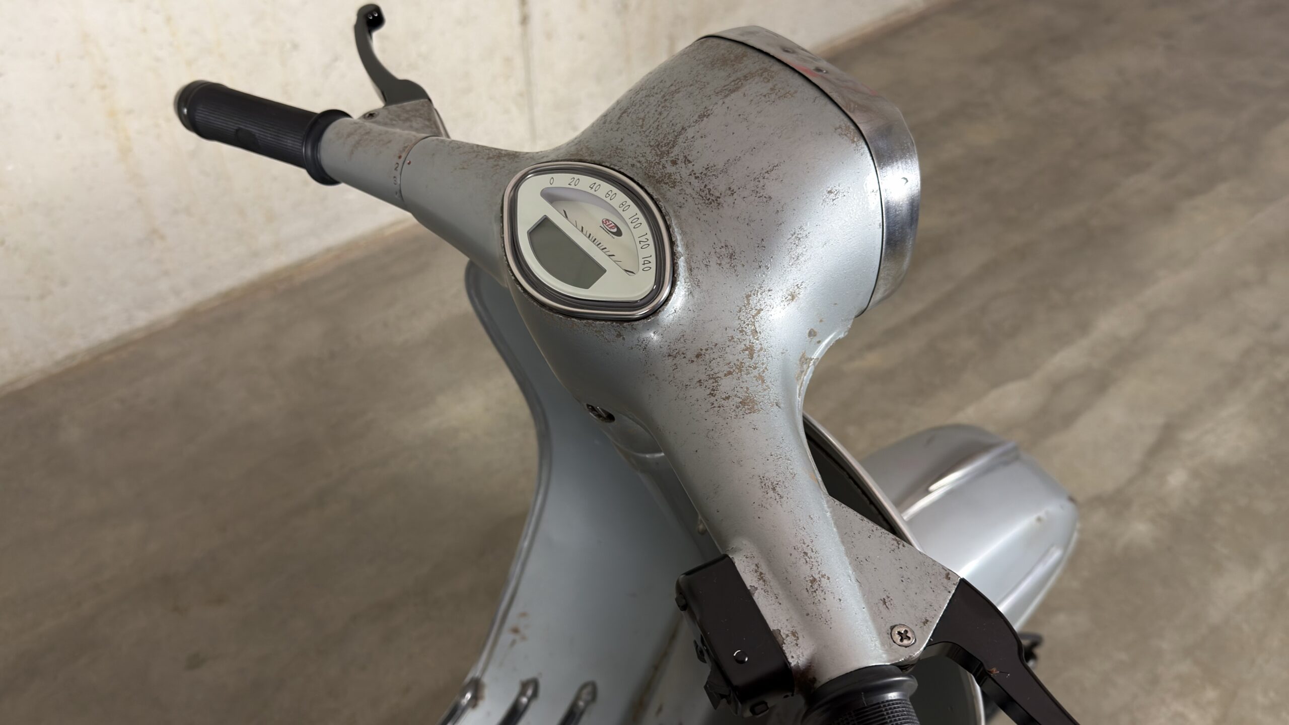 Vespa-Cristian-46-009-Vespa-177-Argento-004