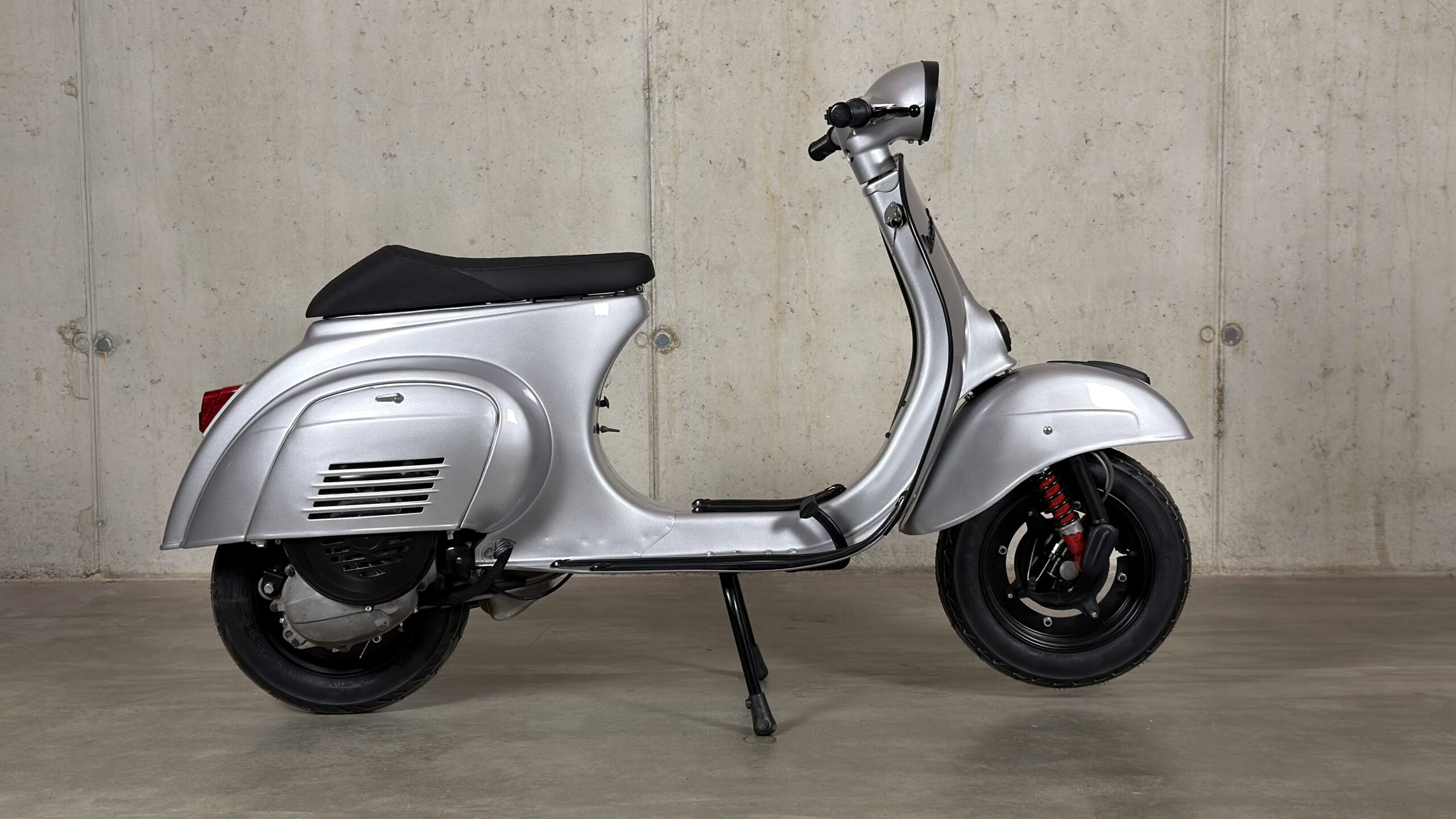 Vespa-Cristian-46-011-Vespa-V50-Argento-001