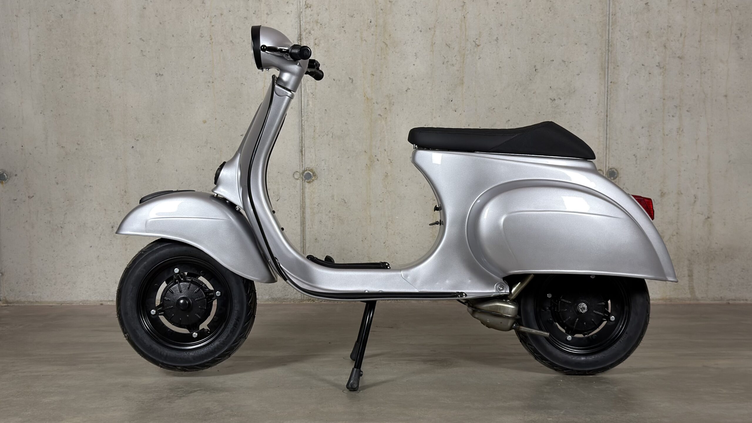 Vespa-Cristian-46-011-Vespa-V50-Argento-002