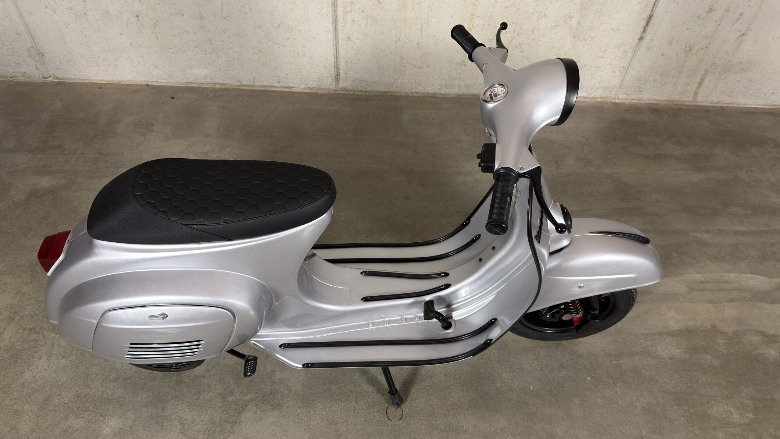Vespa-Cristian-46-011-Vespa-V50-Argento-004